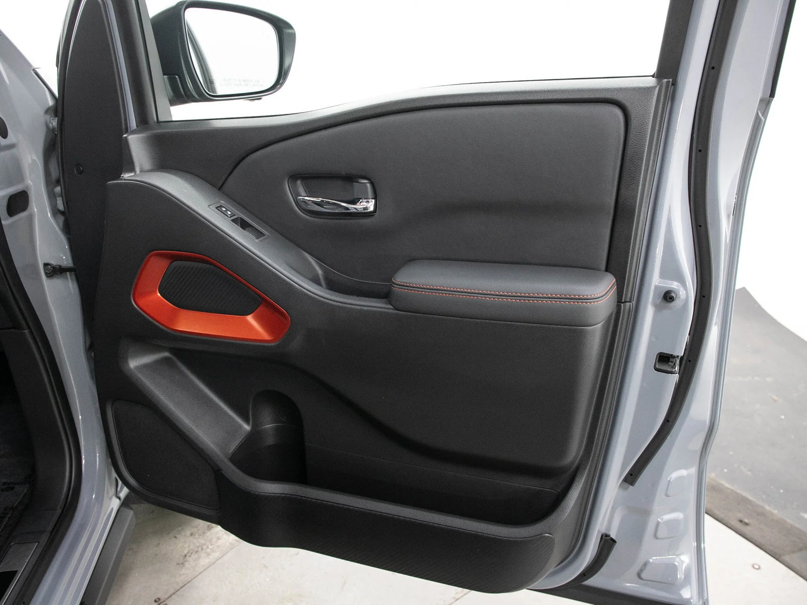 Used 2022 Boulder Gray Pearl Nissan PRO-4X image 12
