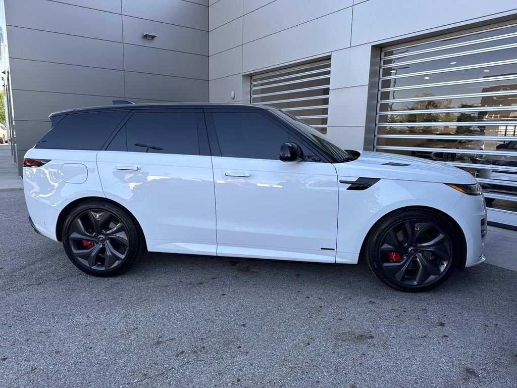 Used 2025 Fuji White Land Rover Autobiography image 9