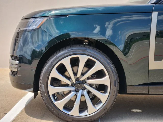 New 2026 British Racing Green Land Rover SE image 8