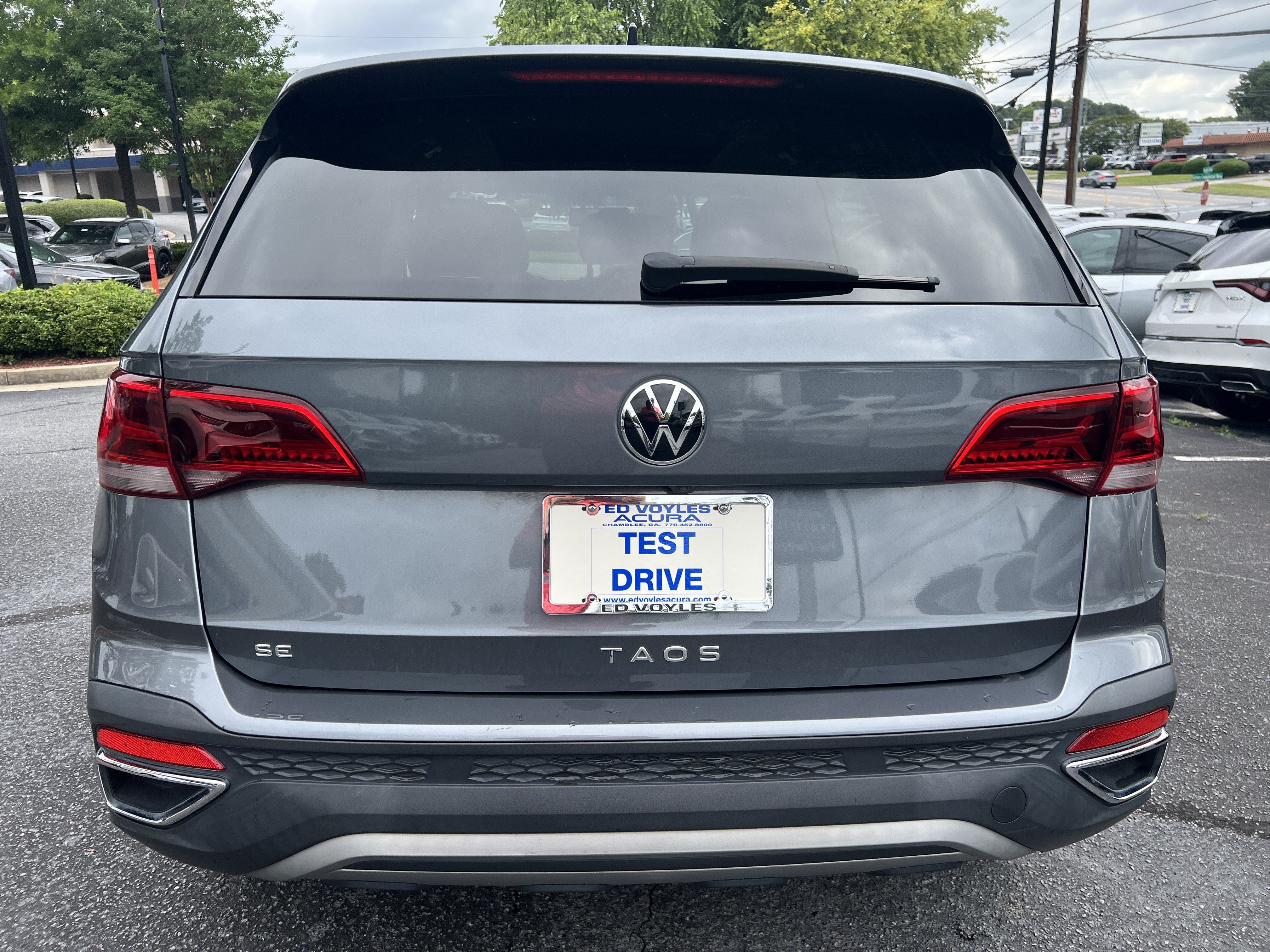 Used 2022 Platinum Gray Metallic Volkswagen SE image 4