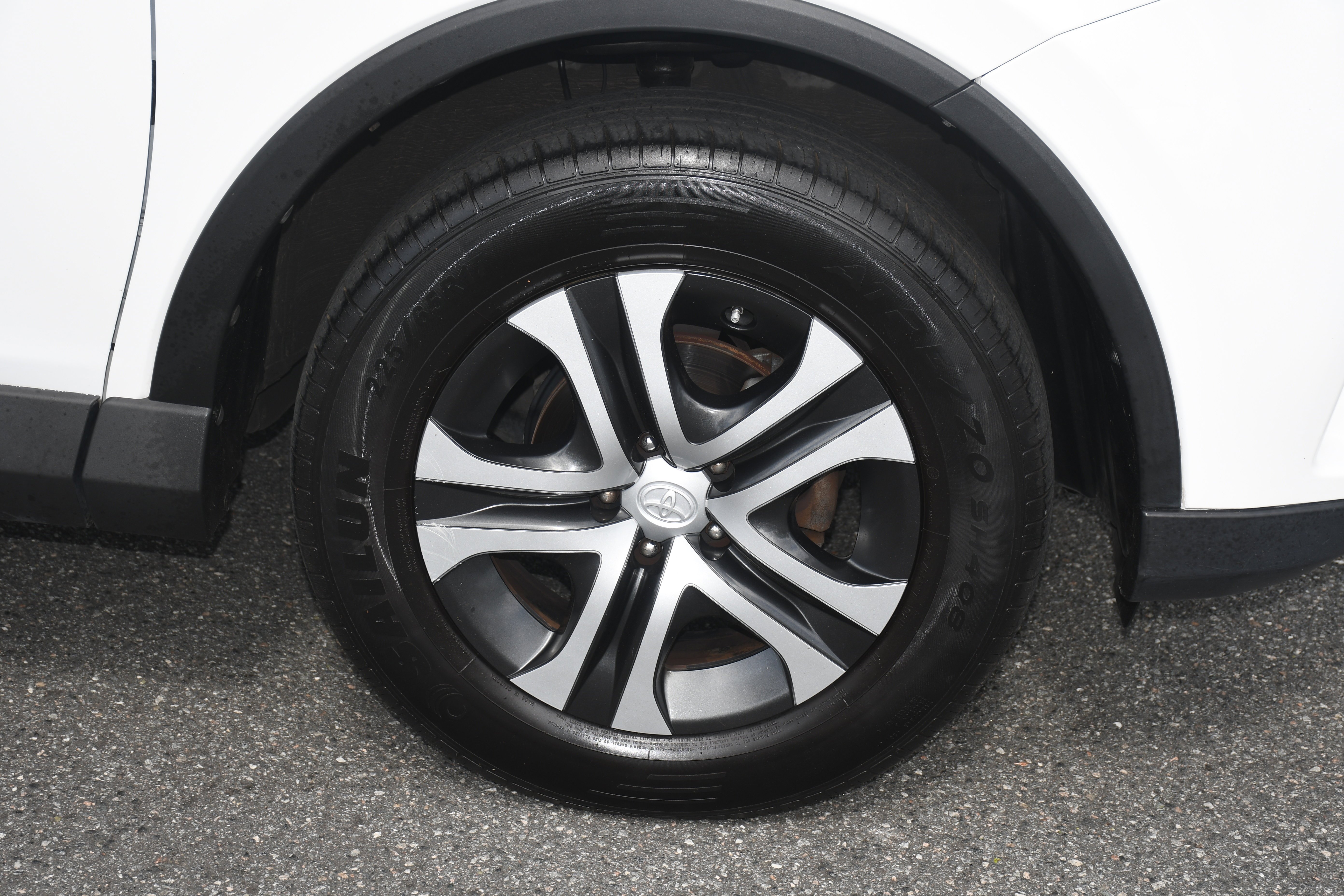 Used 2017 White Toyota LE image 19