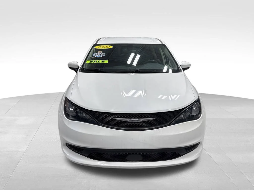 Used 2022 White Chrysler LX image 12