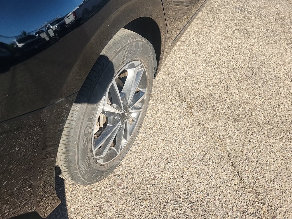 Used 2023 Black Kia LXS image 14