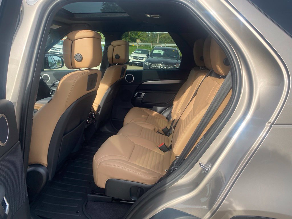 Used 2025  Land Rover Dynamic SE image 25