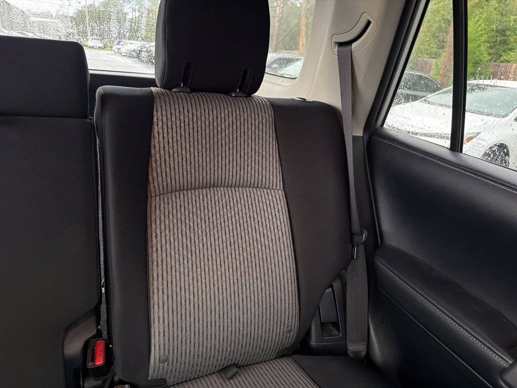 Used 2018 Classic Silver Metallic Toyota SR5 image 19