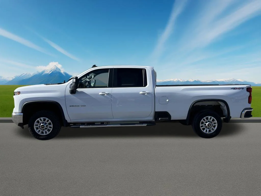Used 2025 Summit White Chevrolet LT image 8