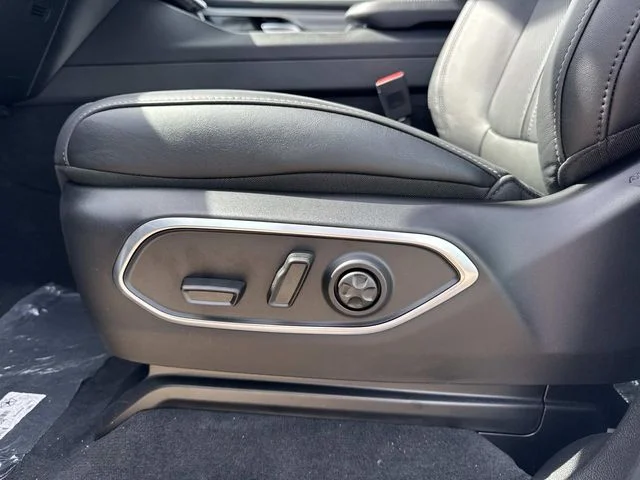 New 2026 White Jeep Limited Altitude image 18