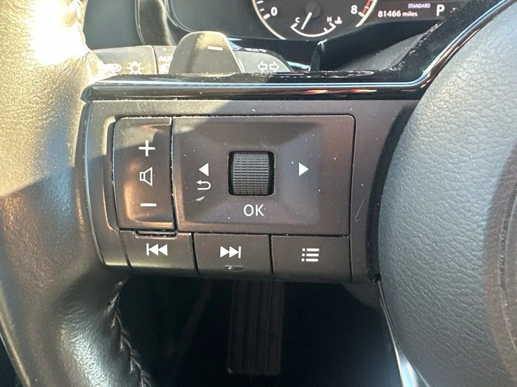 Used 2022 Black Nissan SL image 20