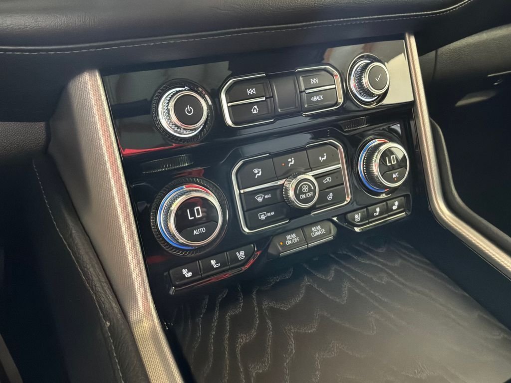 Used 2024 White GMC Denali image 33