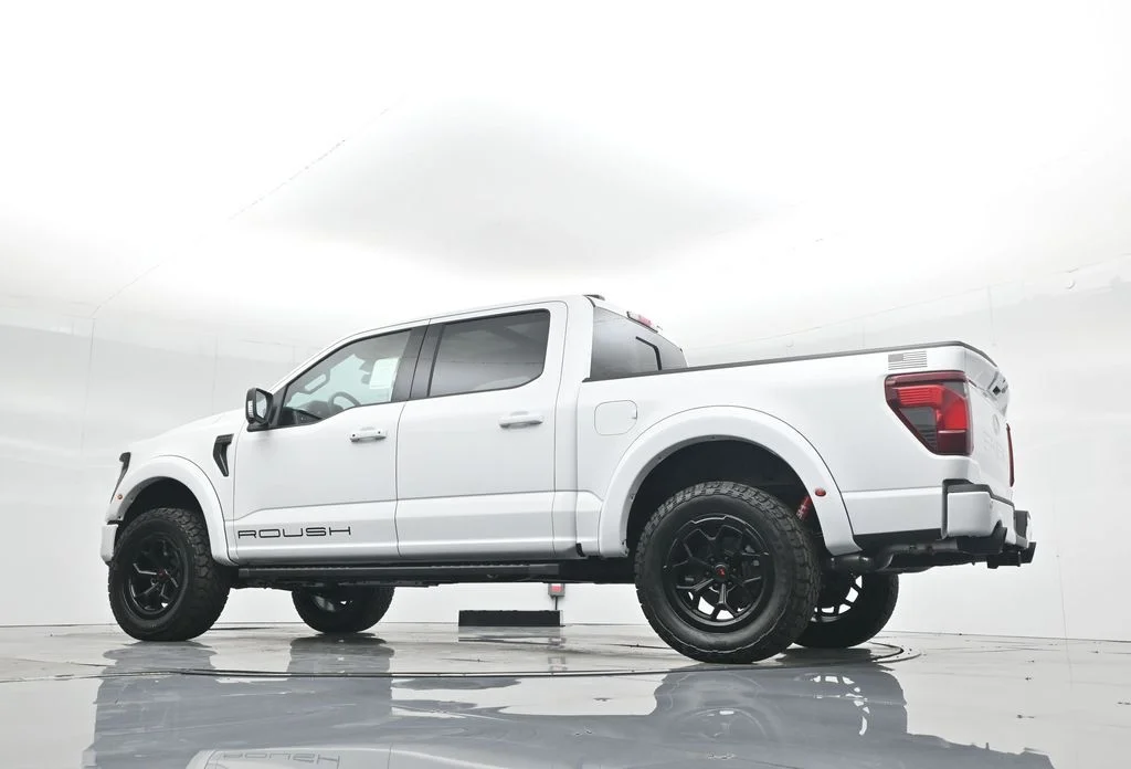 New 2025 Oxford White Ford XLT image 54