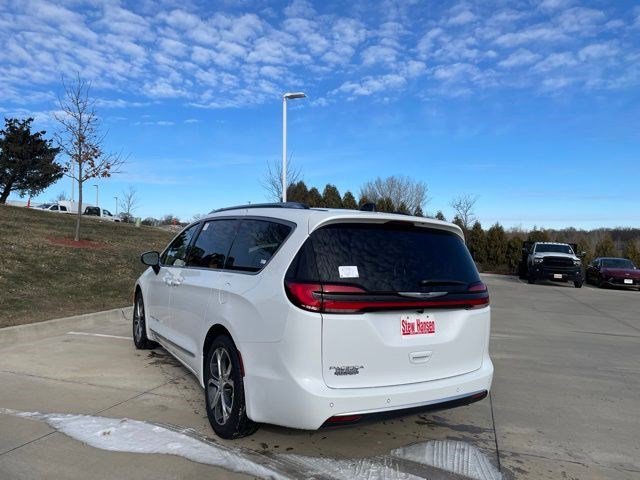New 2026 Bright White Clearcoat Chrysler Pinnacle image 3