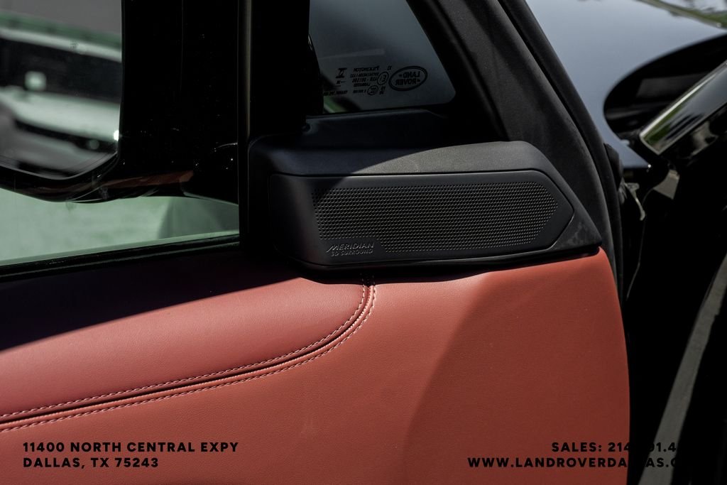 New 2026 Santorini Black Metallic Land Rover SE image 49