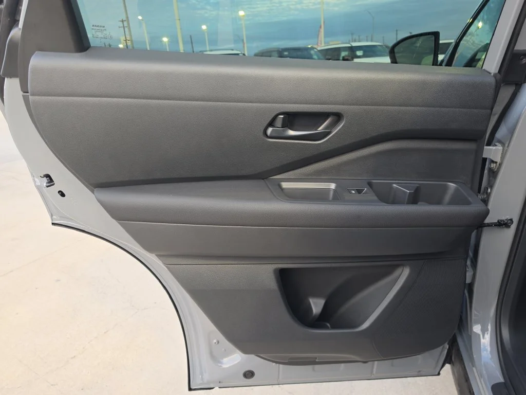 New 2026 Boulder Gray Pearl / Super Black Two-tone Nissan Rock Creek® image 42