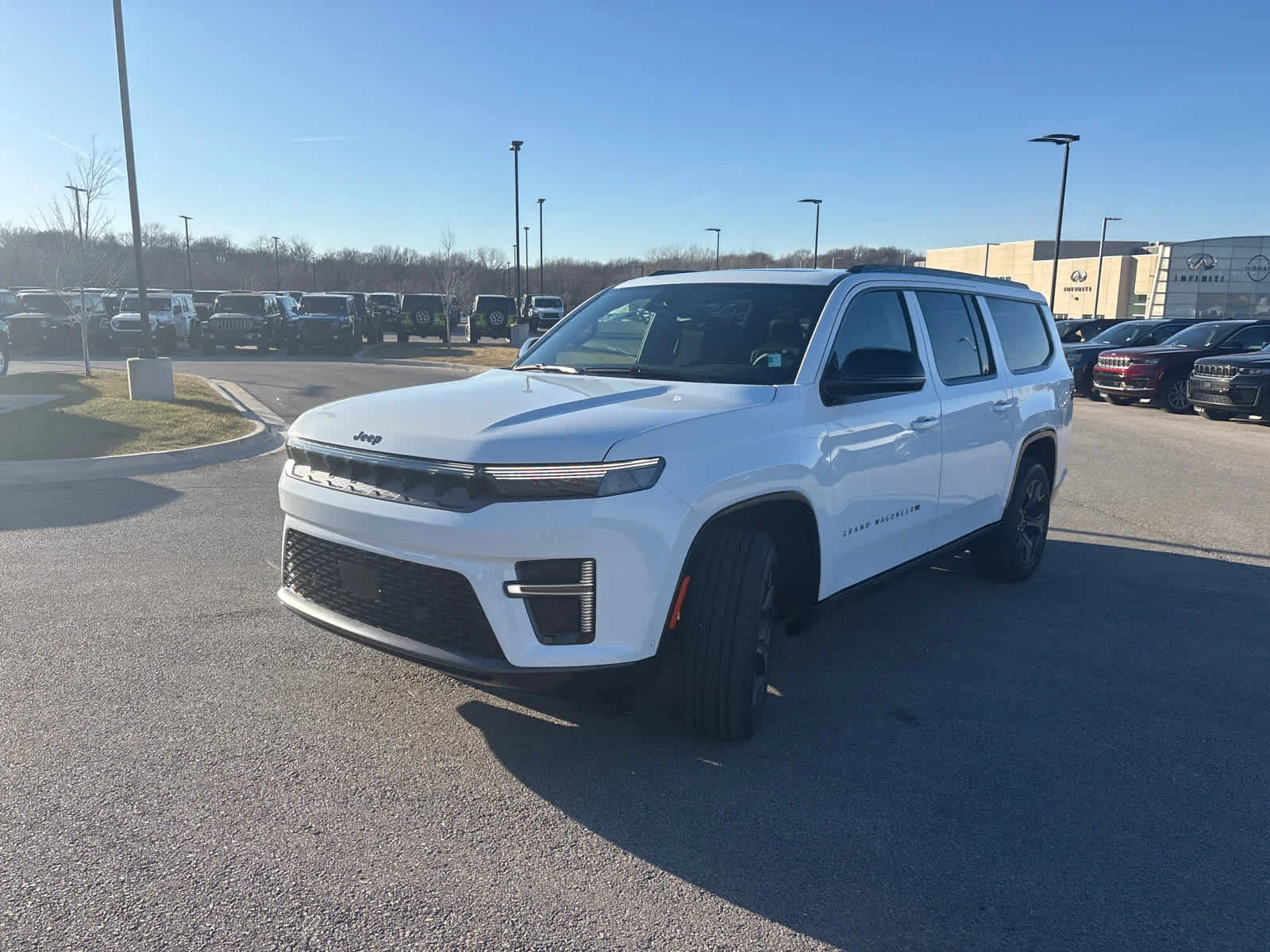 New 2026 Bright White Clear-Coat Exterior Paint Jeep Limited Altitude image 4