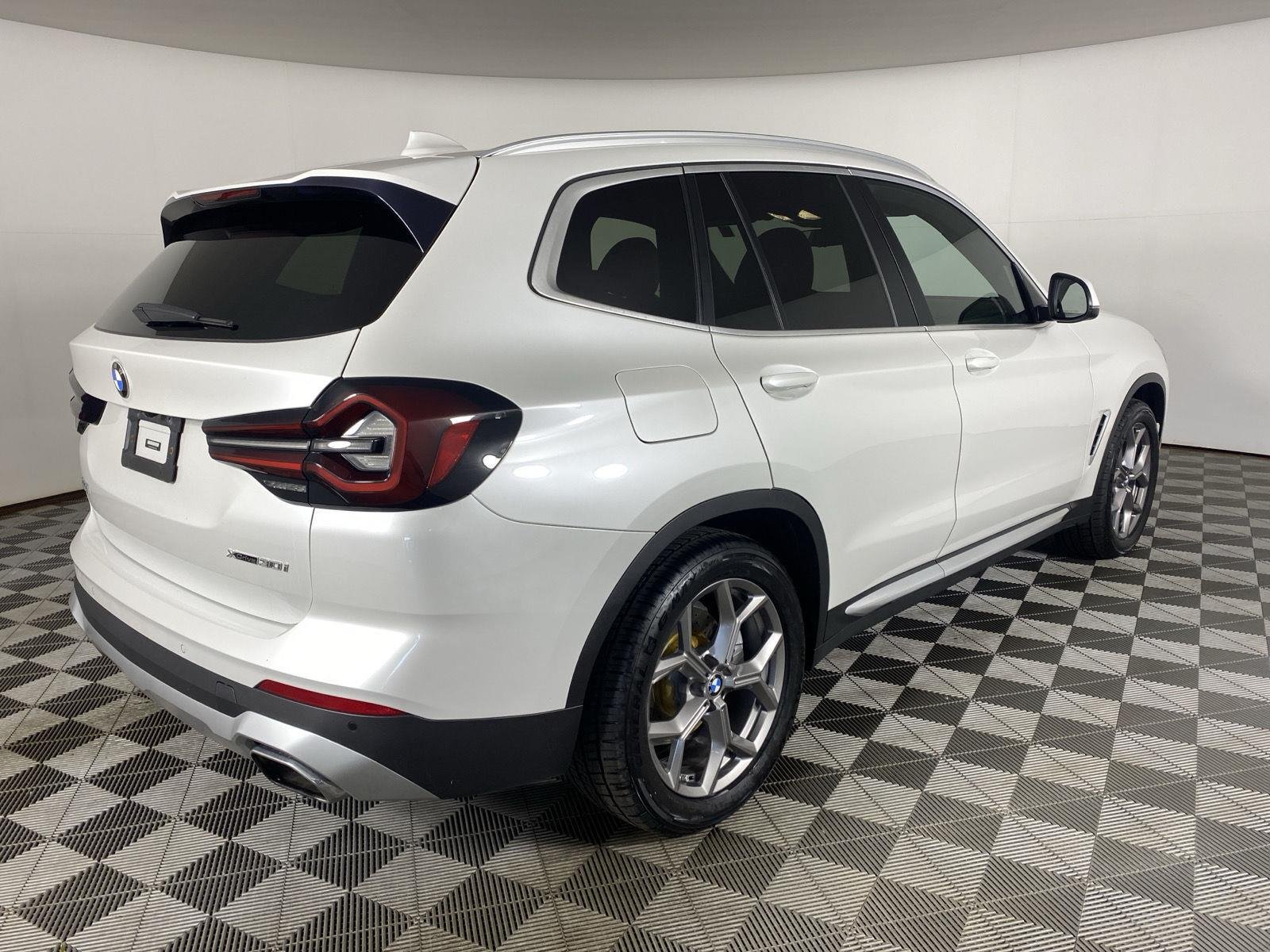 Used 2022 Mineral White Metallic BMW xDrive30i image 10
