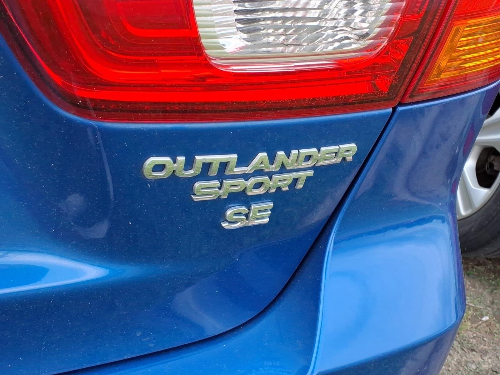 Used 2019 Octane Blue Metallic Mitsubishi SE 2.0 image 7