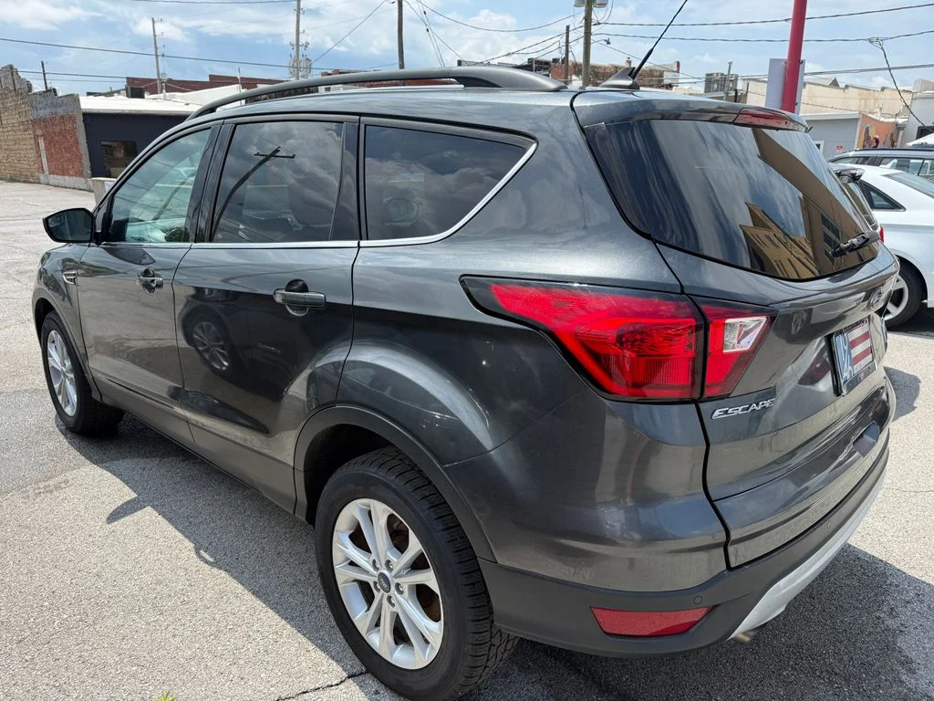 Used 2019 Gray Ford SEL image 30