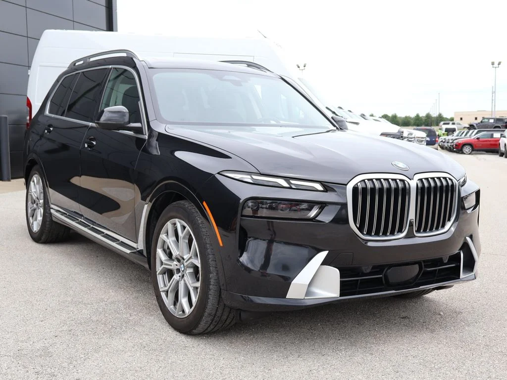 Used 2025 Black BMW xDrive40i image 6