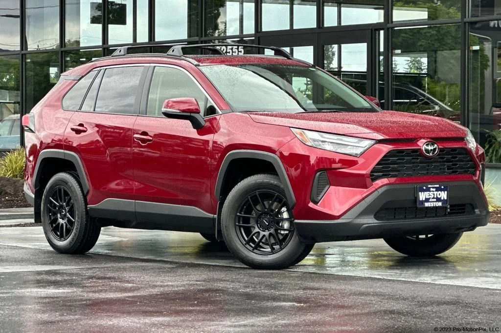 2025 Toyota RAV4 XLE AWD's photo