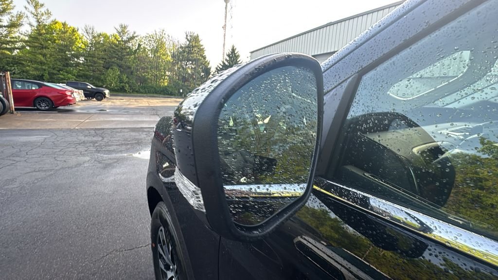 Used 2025 Black Metallic Ford Platinum image 39