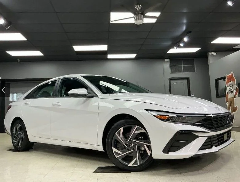 2025 Hyundai Elantra 2.0 Limited IVT's photo