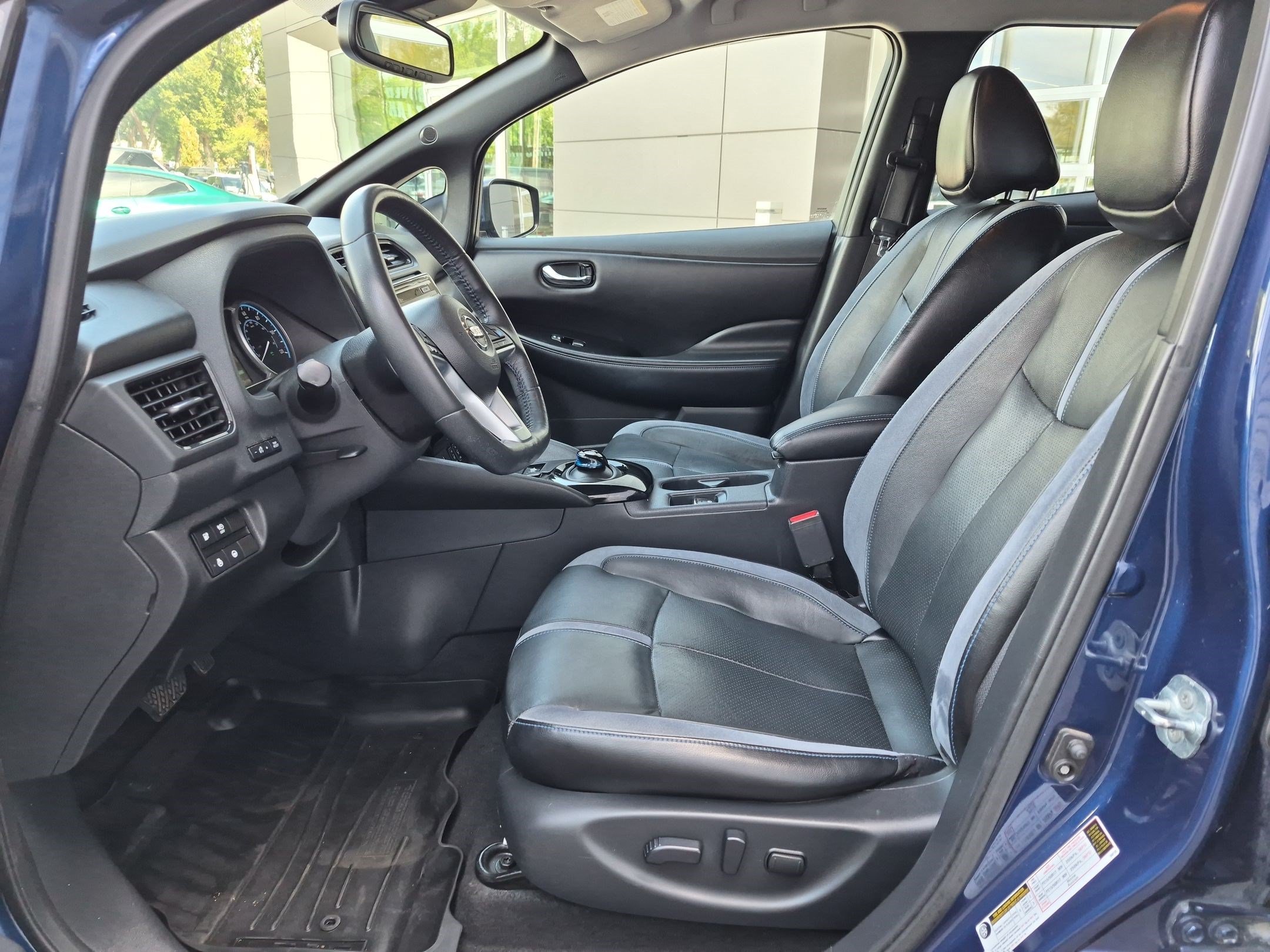 Used 2018 Deep Blue Pearl Nissan SL image 15