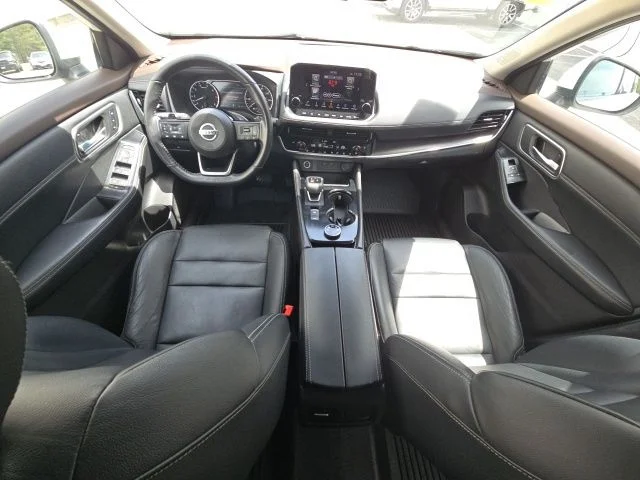 Used 2021 White Nissan SL image 13