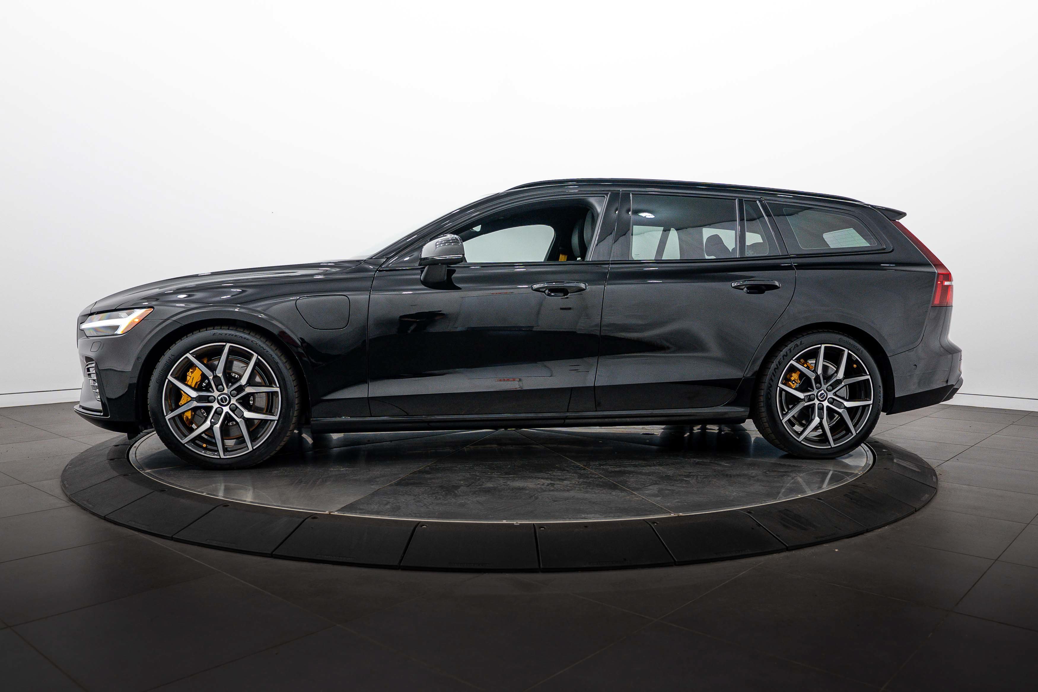 Used 2024 Onyx Black Metallic Volvo Polestar Engineered image 6