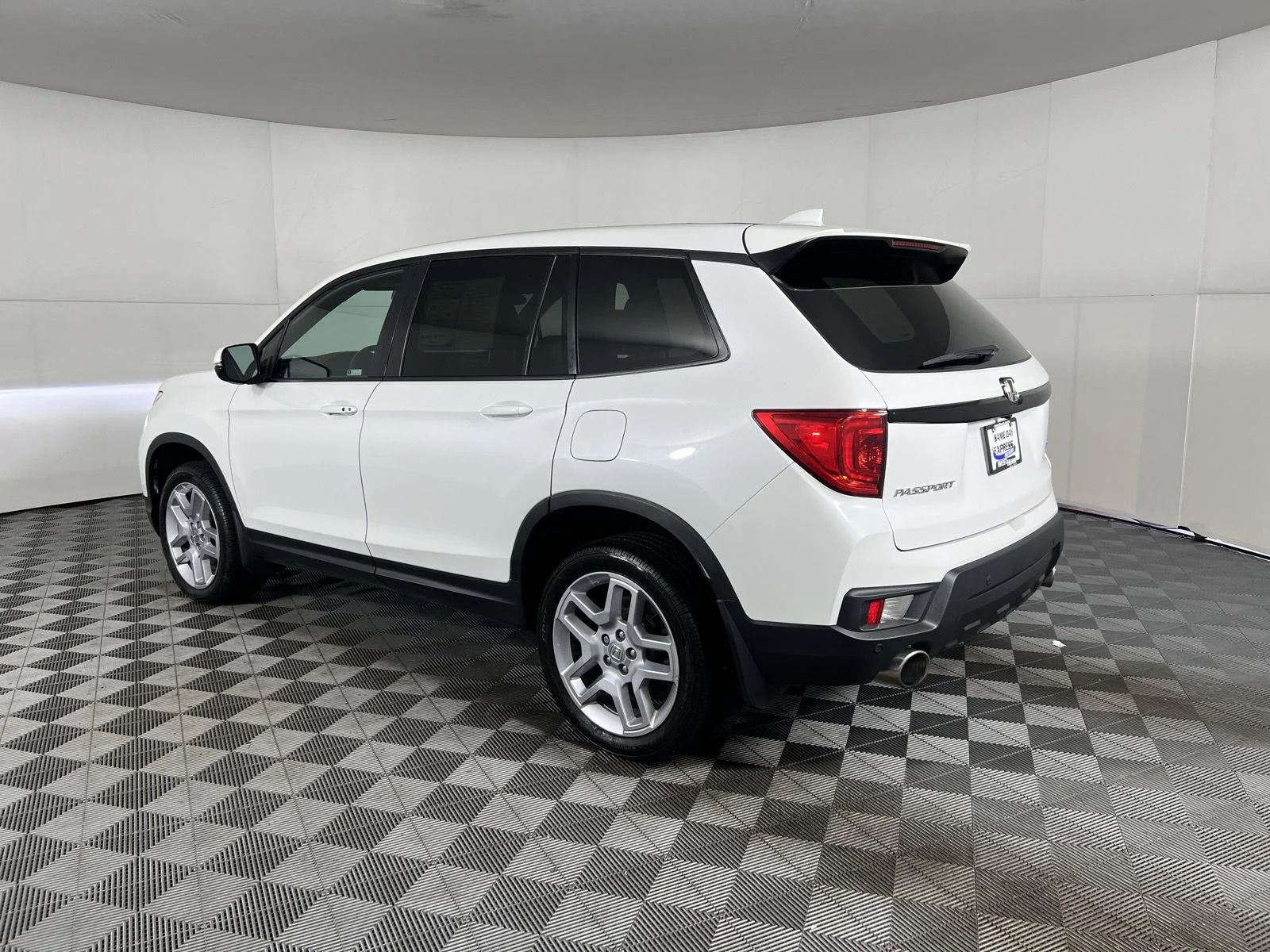Used 2024 Platinum White Pearl Honda EX-L image 7