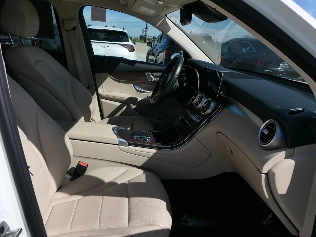 Used 2022 Polar White Mercedes-Benz GLC 300 4MATIC® image 28
