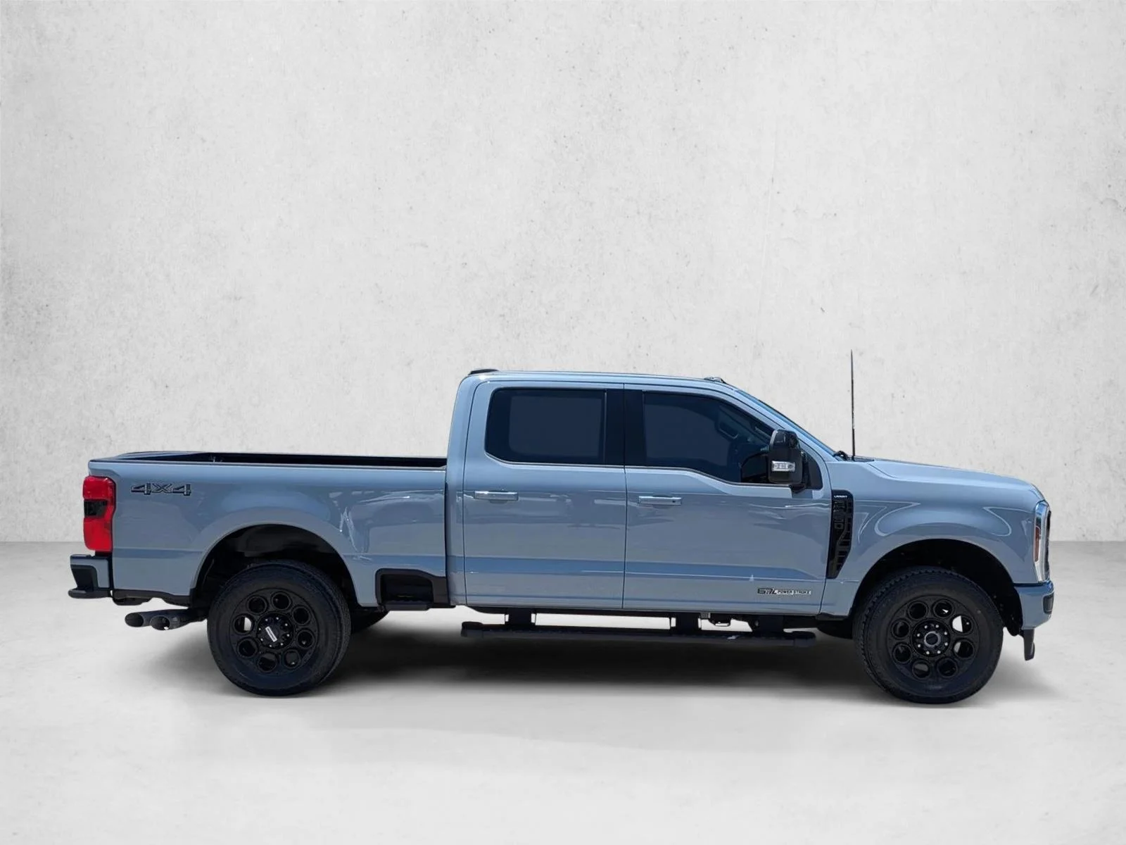 Used 2024 Glacier Gray Metallic Tri-Coat Ford LARIAT image 4