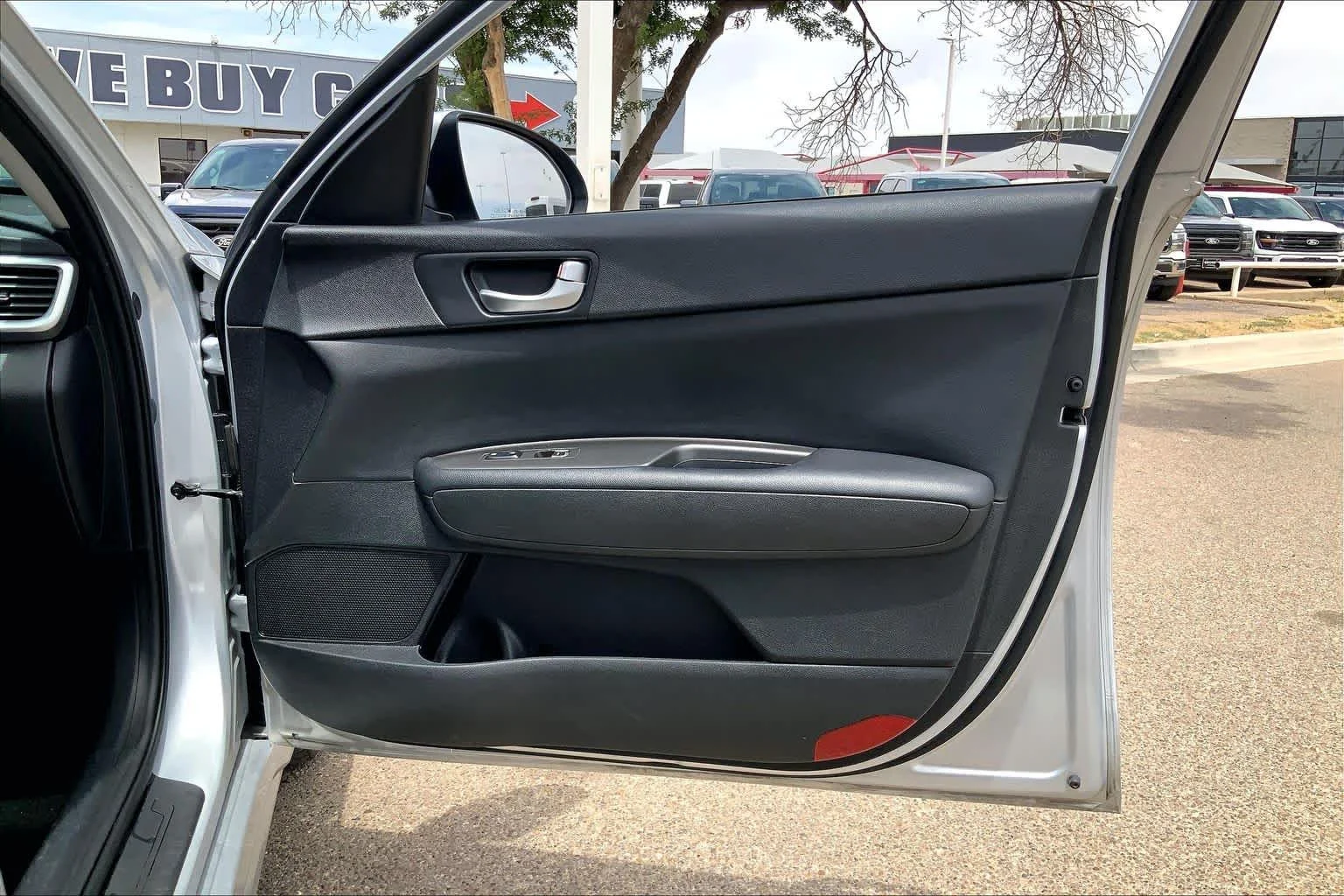 Used 2020 Sparkling Silver Kia LX image 23