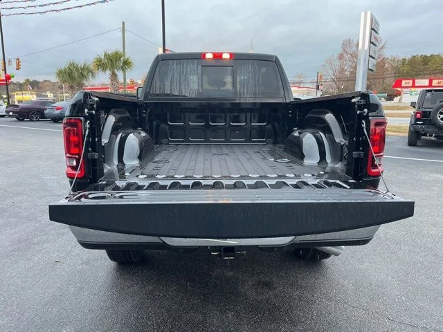 New 2026 Diamond Black Crystal Pearl-Coat Exterior Paint RAM Tradesman image 20