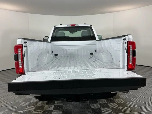 New 2026 Oxford White Ford XL image 7