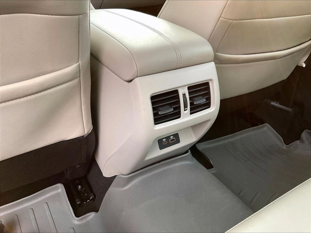 Used 2019 White Nissan 2.5 SL image 28