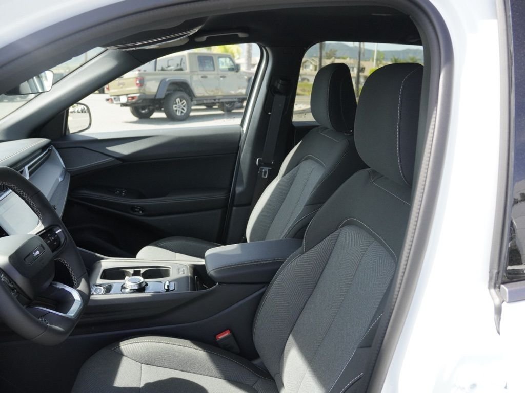 New 2026 Bright White Clear-Coat Exterior Paint Jeep Laredo image 18