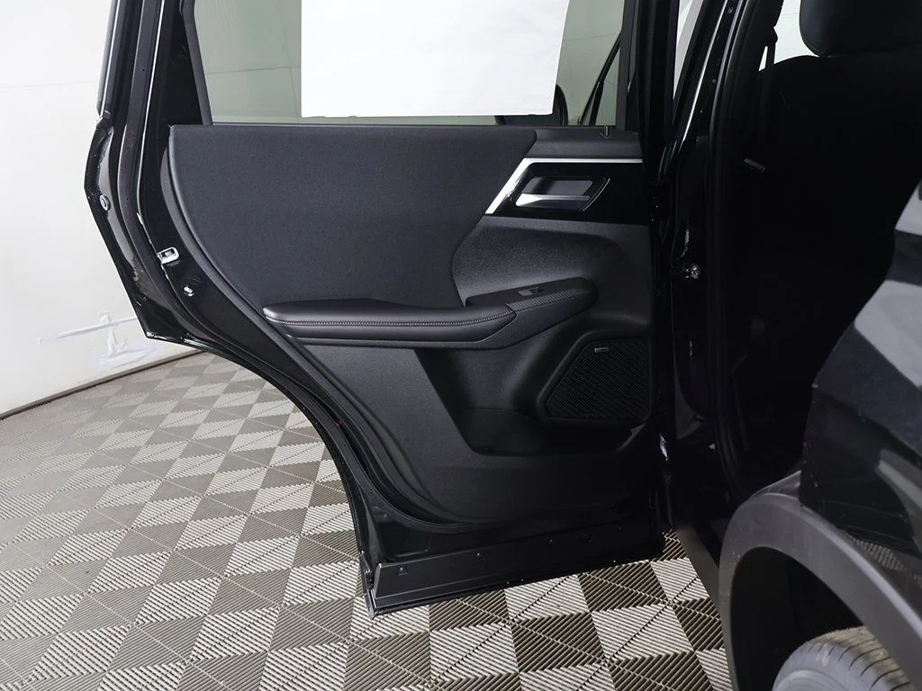 New 2026 Black Mitsubishi ES image 25