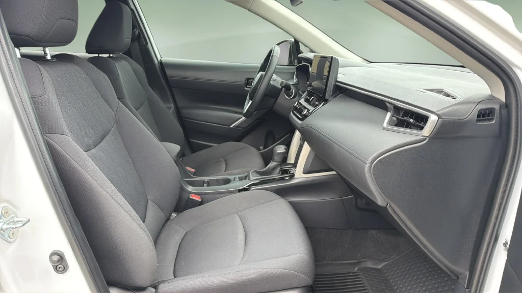 Used 2024 Pearl Toyota LE image 28