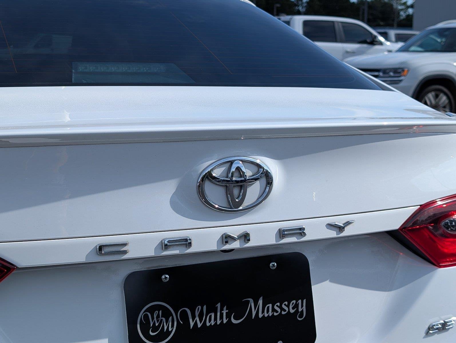 Used 2023 Ice Cap Toyota SE image 5
