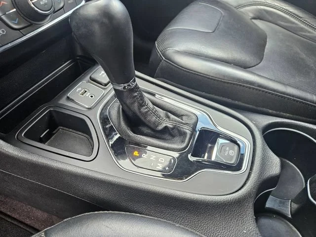 Used 2019 Gray Jeep Limited image 24