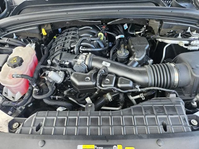 Used 2023  Jeep Laredo image 22