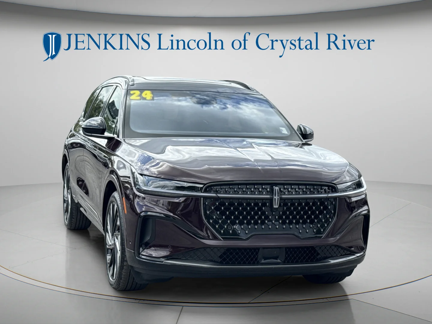 Used 2024 Diamond Red Metallic Clearcoat Lincoln Reserve image 14