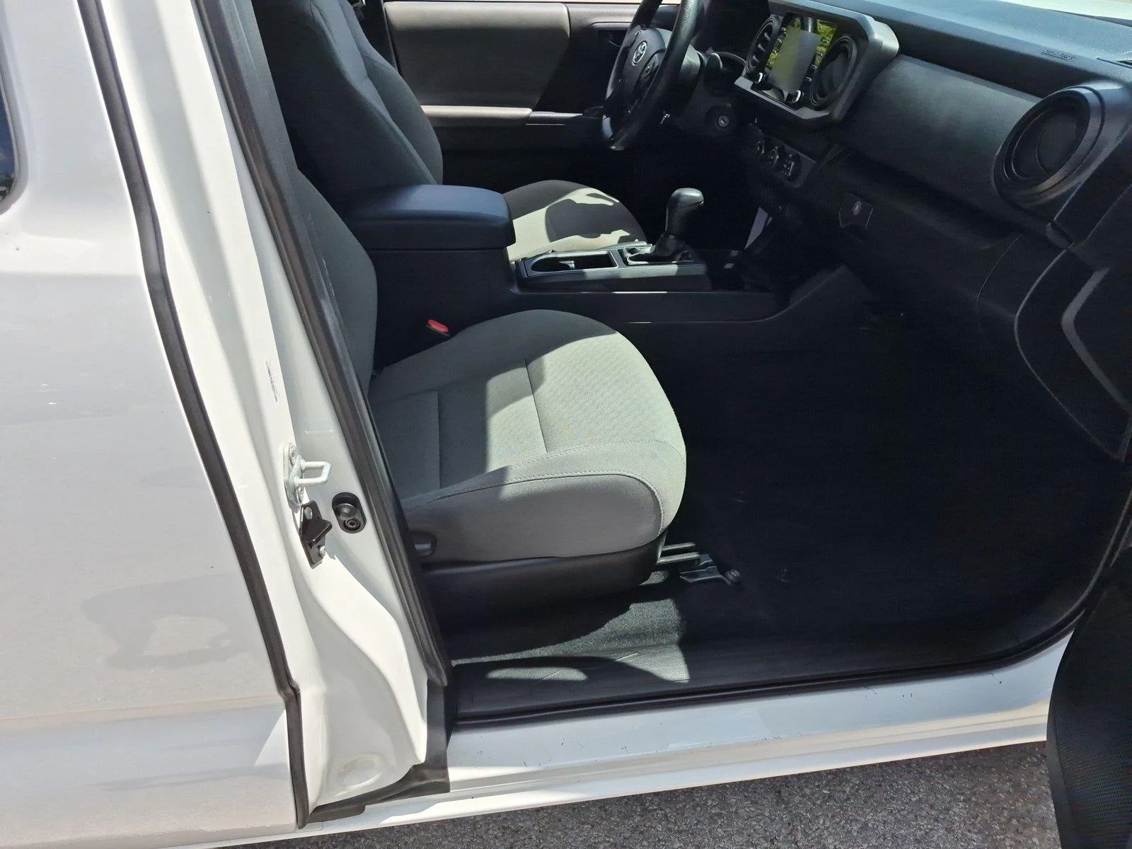 Used 2022 White Toyota SR image 32