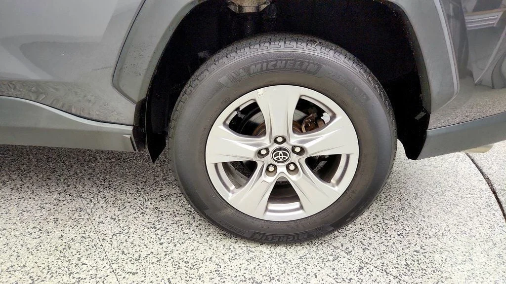 Used 2022 Magnetic Gray Metallic Toyota XLE AWD image 9