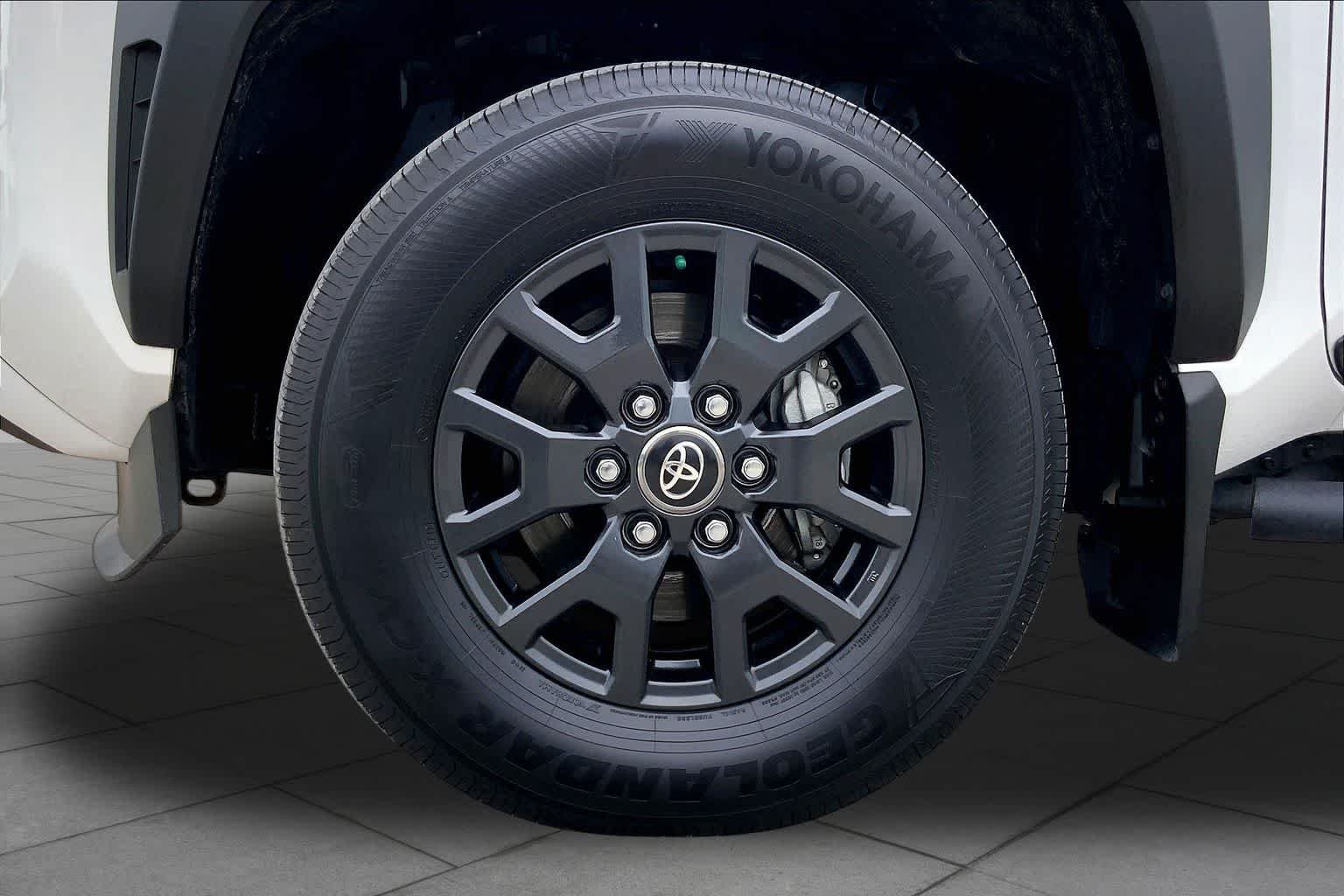 Used 2025 Ice Cap Toyota SR5 image 11
