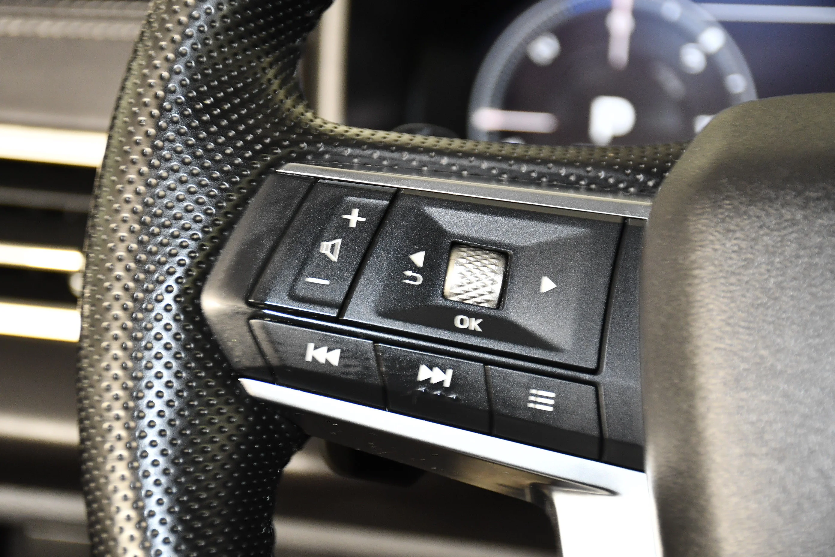 Certified Used 2024 Black Diamond Mitsubishi SEL image 20