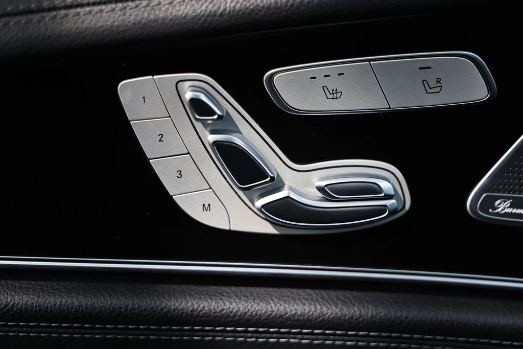 Used 2020 Brilliant Blue Metallic Mercedes-Benz Base image 17