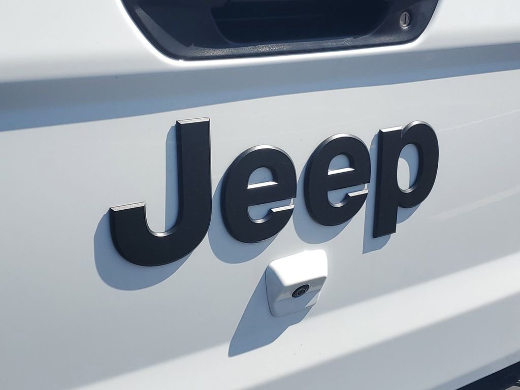 New 2026 Bright White Clearcoat Jeep Sahara image 6