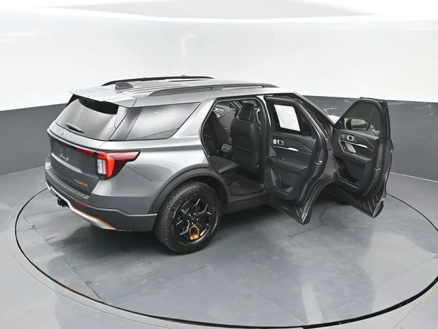 New 2026 Carbonized Gray Metallic Ford Tremor® image 28