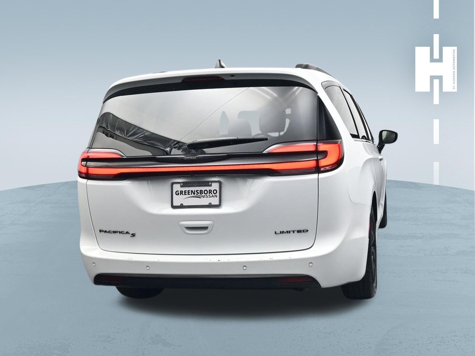 Used 2025 Bright White Clearcoat Chrysler Limited image 3